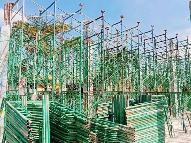 นั่งร้านแบบเหล็กให้เช่า